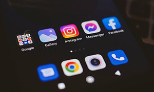 网站设计中的图标应用：功能与价值解析