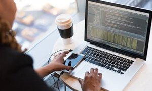 网站开发中 PHP 语言的特点分析