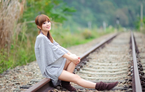 PS教程：把夏季美女图片处理成冬季美女图片-【科e互联】